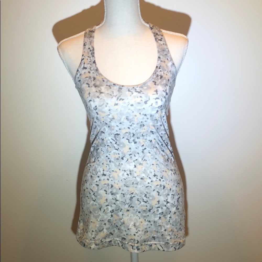 Lululemon workout tank. Grey print size small.